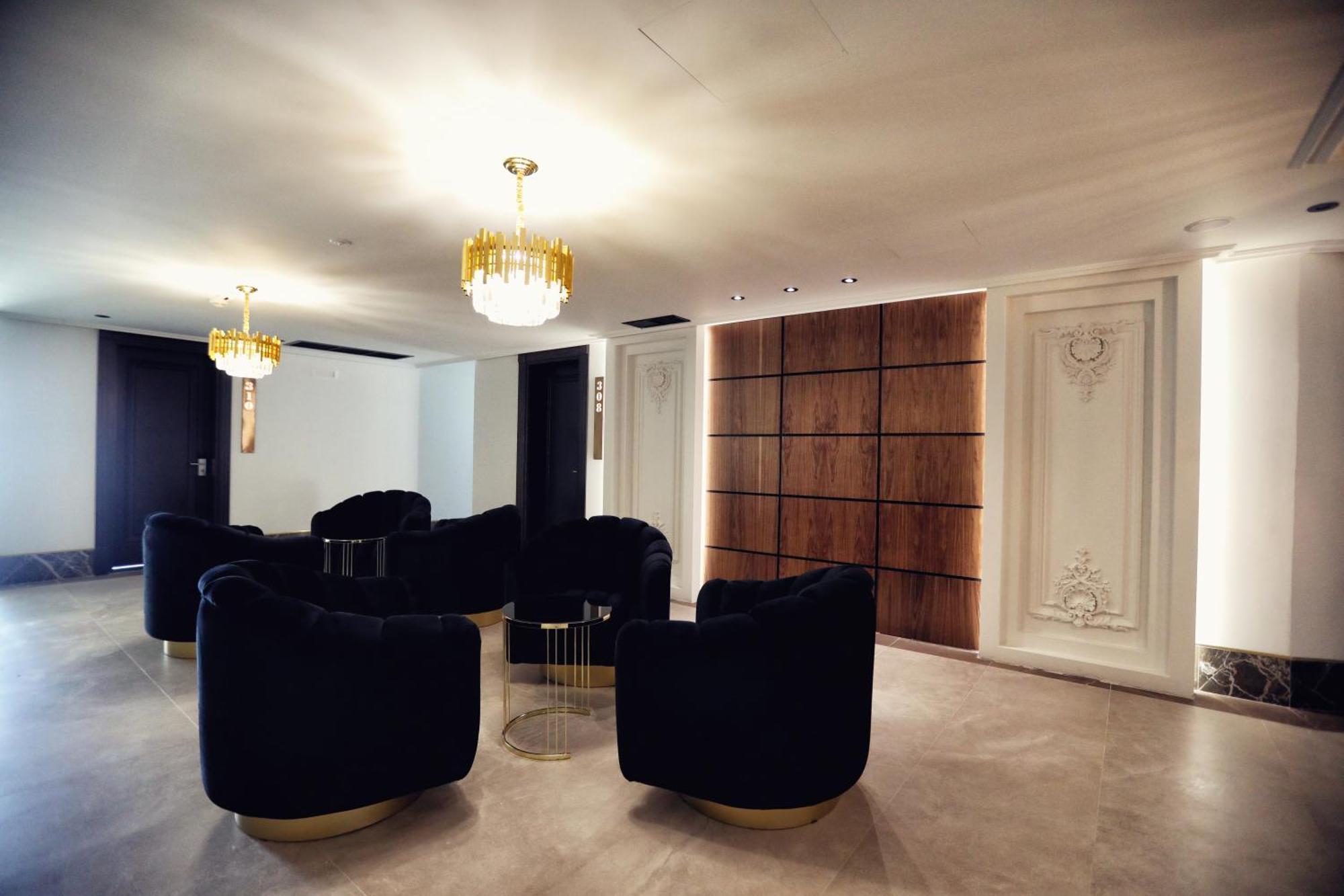 Luxury Premium Finese Hotel *